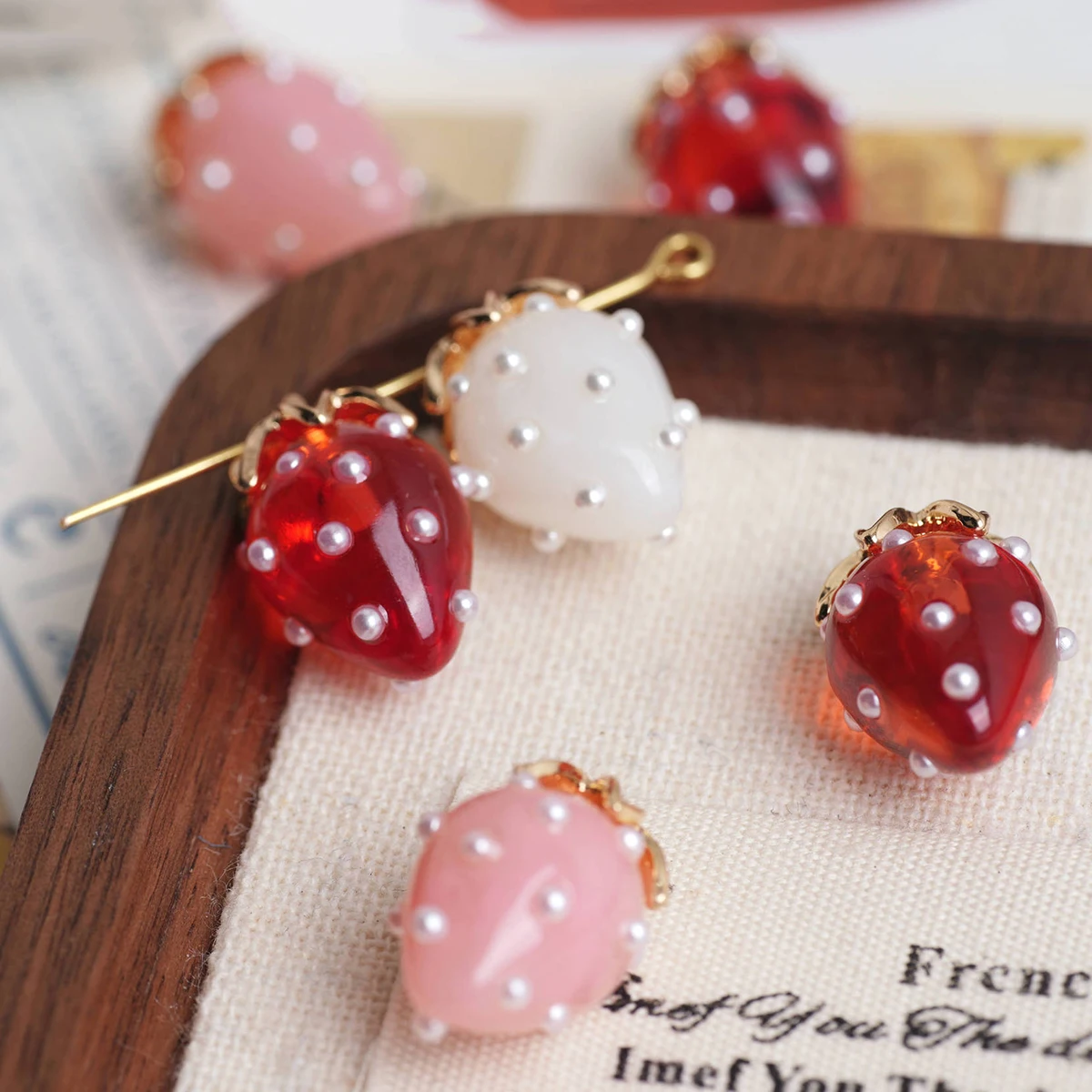 3D Printing Jewelry - ลูกปัดอะคริลิคพิมพ์ลายการ์ตูน 3 มิติ รูปสตรอว์เบอร์รี 2 ชิ้น